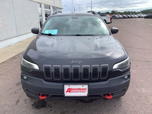 Used 2019 Jeep Cherokee Trailhawk AWD/4WD image 2