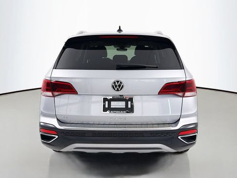 Used 2023 Volkswagen Taos SE w/ Panoramic Sunroof Package FWD image 6