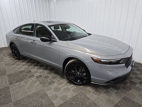 Certified 2025 Honda Accord SE image 9