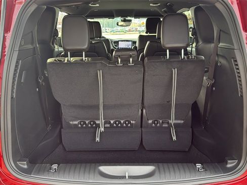 New 2026 Chrysler Pacifica Select image 11