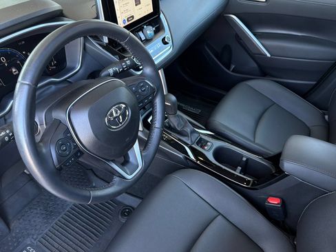 Used 2024 Toyota Corolla Cross XLE w/ Convenience Package FWD image 12