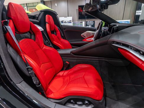 Used 2021 Chevrolet Corvette Stingray Premium Conv w/ Z51 Performance Package image 26