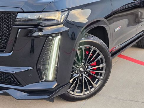 Used 2023 Cadillac Escalade V image 7