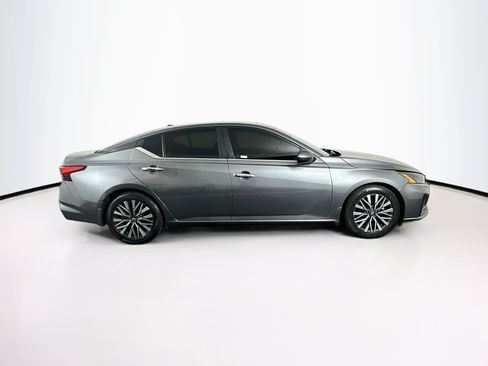 Used 2023 Nissan Altima 2.5 SV w/ SV Premium Package FWD image 10