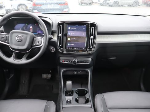 Used 2025 Volvo XC40 B5 Core image 14