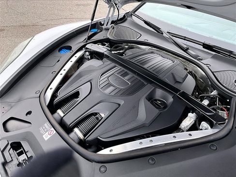 Used 2025 Porsche Panamera image 24