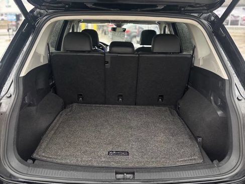 Used 2022 Volkswagen Tiguan SE w/ Panoramic Sunroof Package image 22