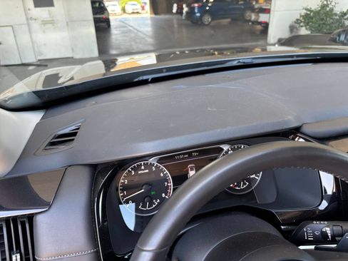 Used 2025 Nissan Pathfinder SV FWD image 32