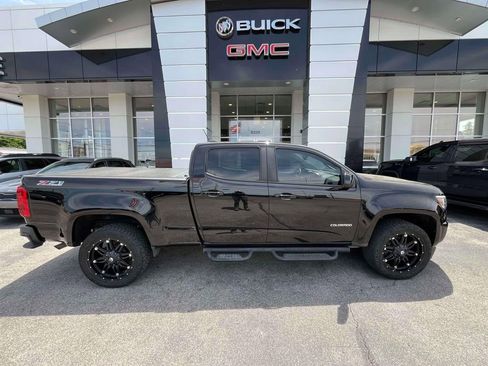 Used 2017 Chevrolet Colorado Z71 AWD/4WD image 2