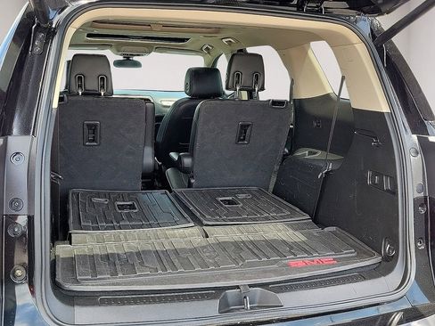 Used 2018 GMC Acadia Denali w/ Technology Package FWD image 8