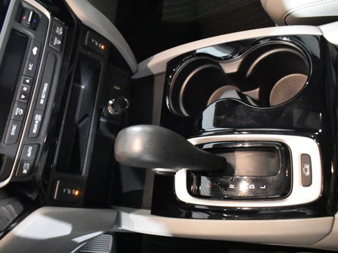 Used 2017 Honda Ridgeline RTL-E image 21