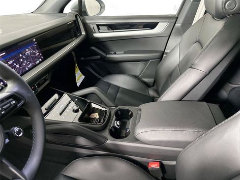 Certified 2026 Porsche Cayenne Coupe AWD/4WD image 30