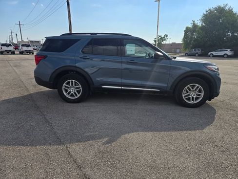 Used 2025 Ford Explorer Active AWD/4WD image 3