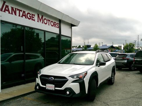 Used 2024 Subaru Outback Premium AWD/4WD image 1