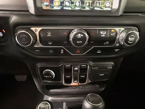 Used 2023 Jeep Wrangler Unlimited w/ 8.4" Radio Group AWD/4WD image 21