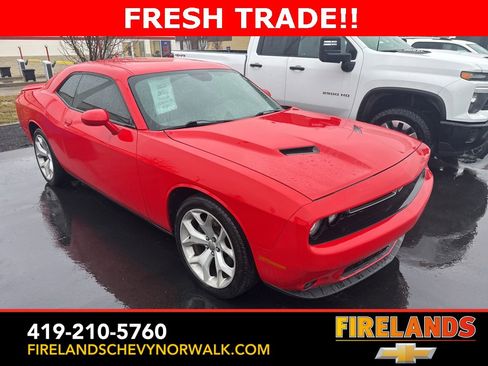 Used 2016 Dodge Challenger SXT Plus image 10