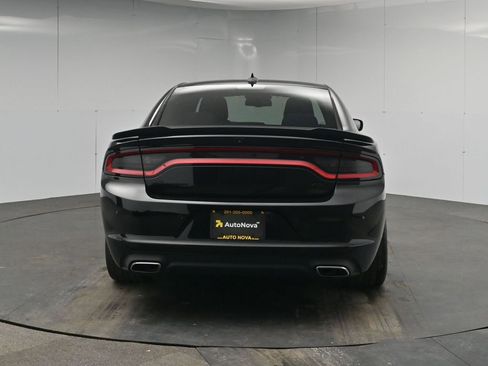 Used 2018 Dodge Charger R/T w/ Blacktop Package image 4
