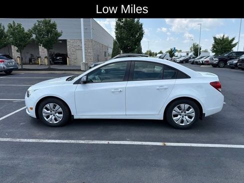 Used 2013 Chevrolet Cruze LS FWD image 8