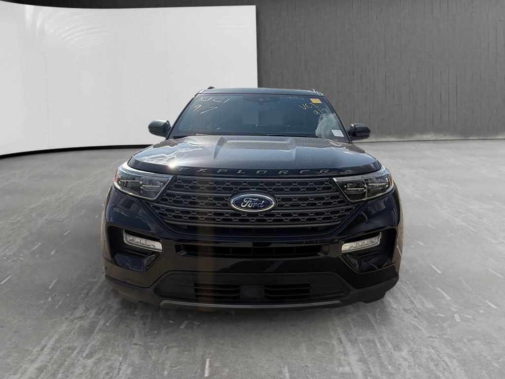 Used 2023 Ford Explorer XLT w/ Equipment Group 202A RWD image 8