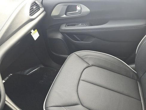 New 2026 Chrysler Pacifica Limited w/ S Appearance Package image 26