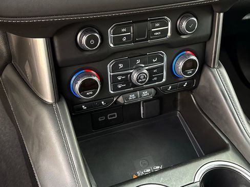 Used 2024 Chevrolet Suburban LT image 35