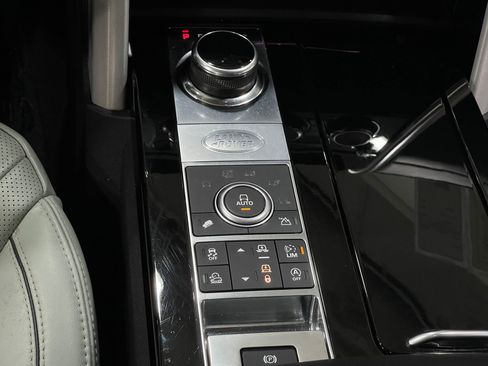 Used 2018 Land Rover Discovery HSE Luxury image 29