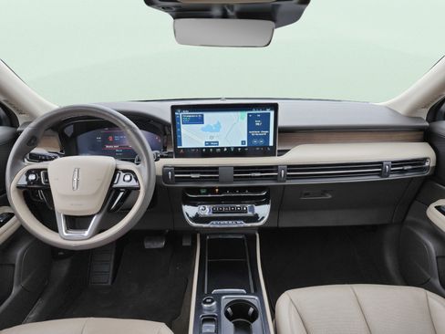 Used 2023 Lincoln Corsair Grand Touring w/ Equipment Group 301A AWD/4WD image 10