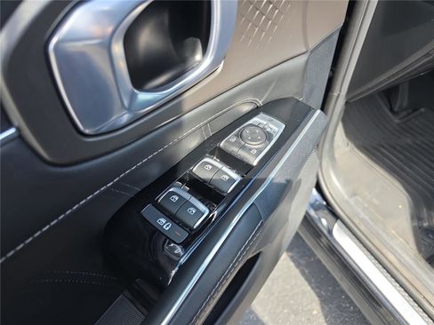 Used 2023 Kia Sorento SX image 18