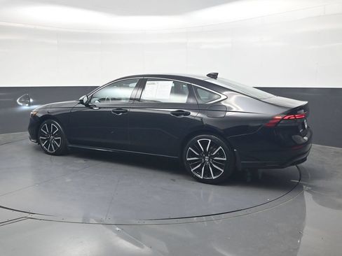 Used 2025 Honda Accord Touring image 8