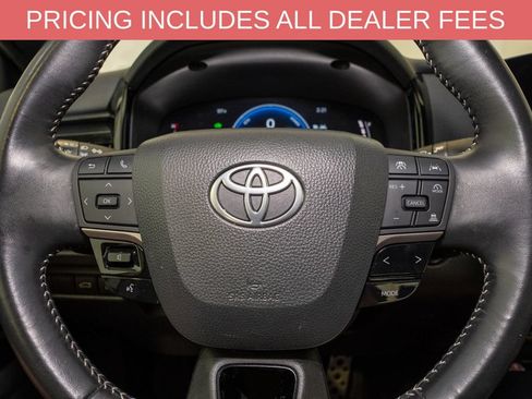 Used 2025 Toyota Camry SE FWD image 18