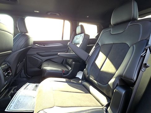 New 2025 Jeep Grand Cherokee L Altitude image 10