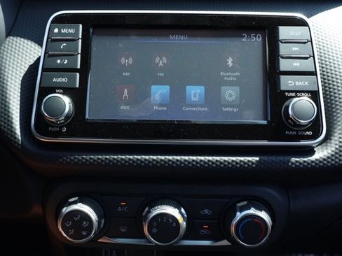 New 2025 Nissan Kicks Play S image 29