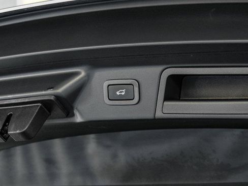 Used 2019 Land Rover Range Rover Velar R-Dynamic SE image 54