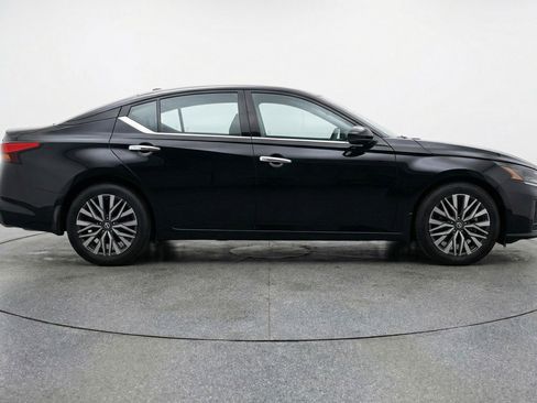 Used 2025 Nissan Altima 2.5 SV image 11