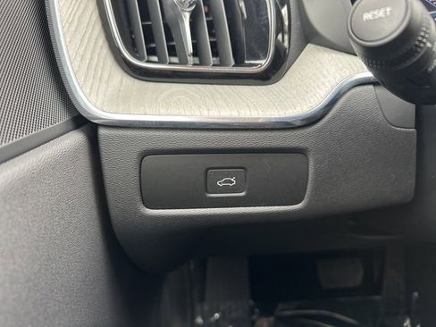 Certified 2025 Volvo XC60 B5 Plus image 31