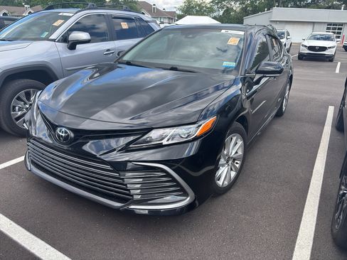 Used 2024 Toyota Camry LE w/ Convenience Package FWD image 10