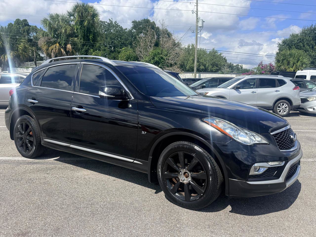 Used 2017 INFINITI QX50 AWD w/ Premium Plus Package image 3