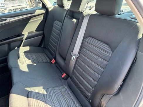 Used 2016 Ford Fusion SE FWD image 17