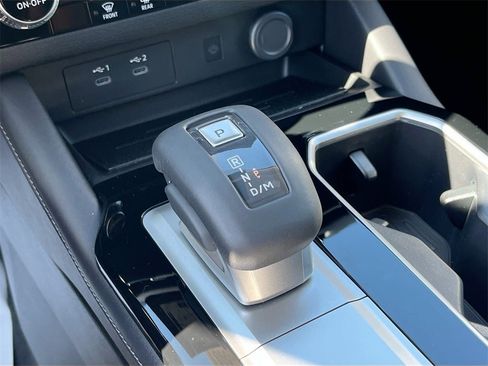 New 2025 Mitsubishi Outlander SE image 17