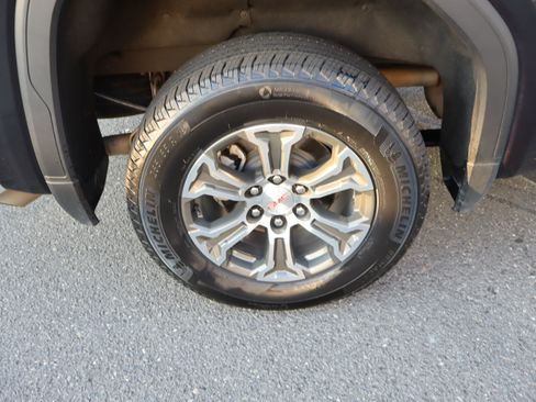 Used 2025 GMC Sierra 1500 SLT AWD/4WD image 37
