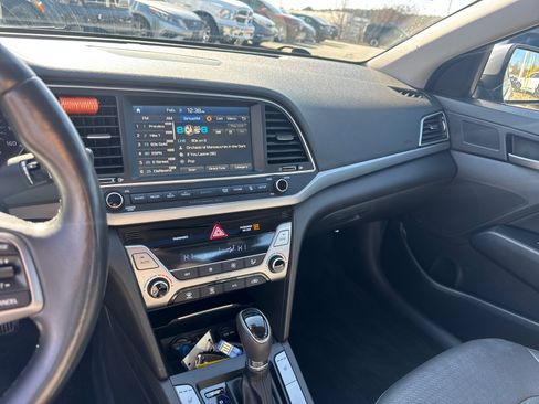 Used 2017 Hyundai Elantra Limited w/ Limited Tech Package 08 image 23