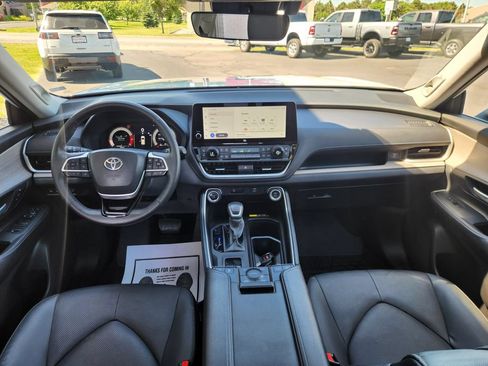 Used 2024 Toyota Grand Highlander AWD image 22
