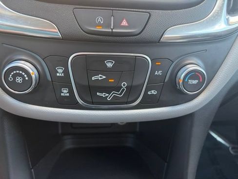 Used 2022 Chevrolet Equinox LS FWD image 26