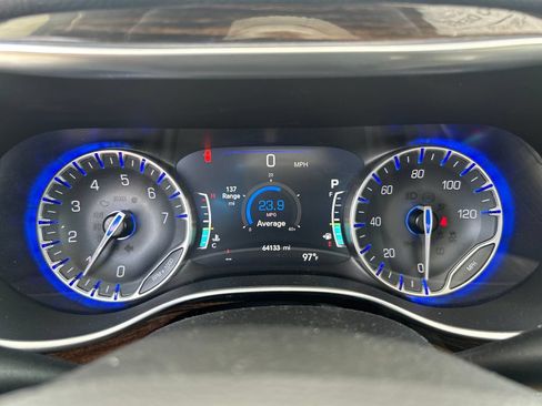 Used 2023 Chrysler Pacifica Limited FWD image 18