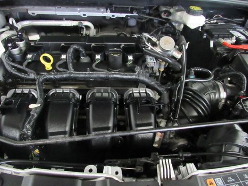 Used 2018 Ford Focus SE FWD image 4