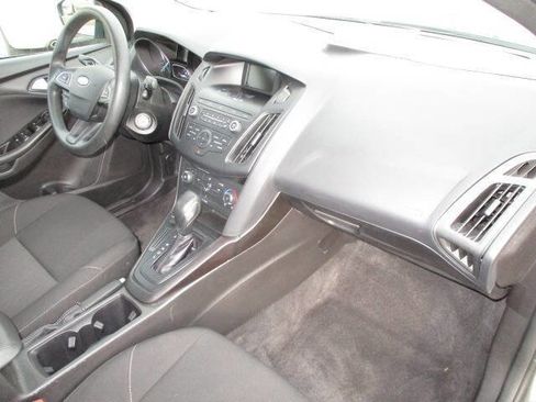 Used 2018 Ford Focus SE image 28