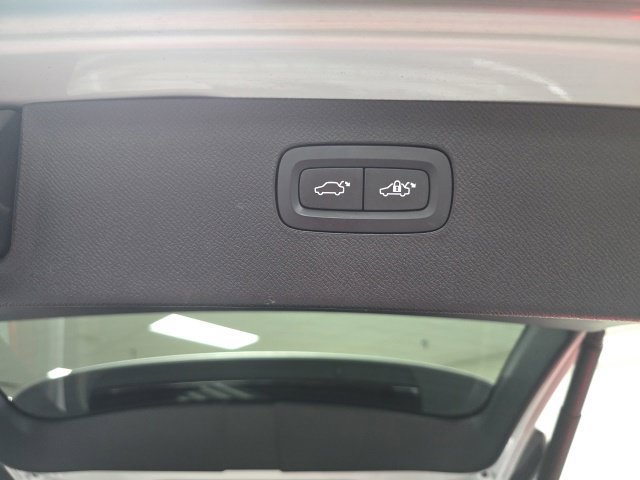 Used 2021 Volvo XC90 T5 Momentum w/ Climate Package AWD/4WD image 12