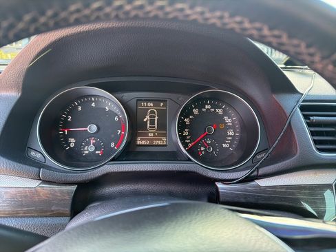 Used 2018 Volkswagen Passat 2.0T SE image 10