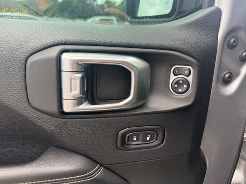 Used 2019 Jeep Wrangler Unlimited Sahara AWD/4WD image 18