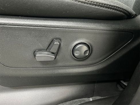 Used 2023 RAM 1500 Big Horn image 10